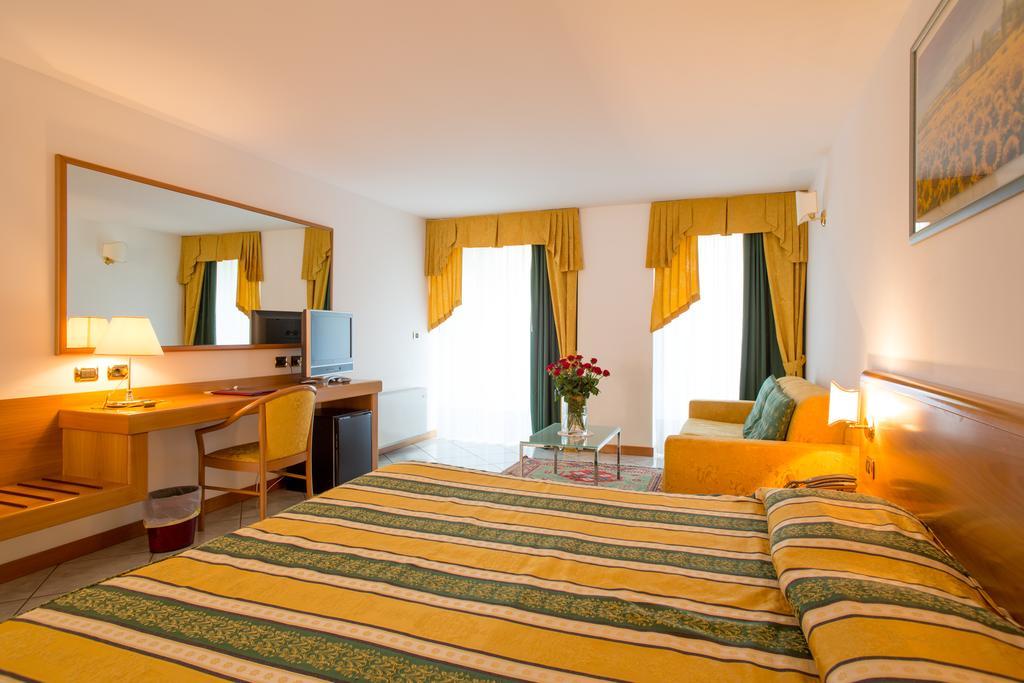 Hotel Capri Bardolino Cameră foto